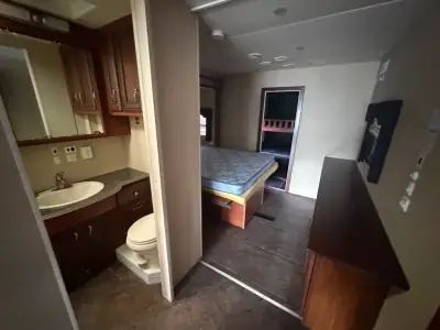 2013 Newmar CANYON STAR 3920 photo 16