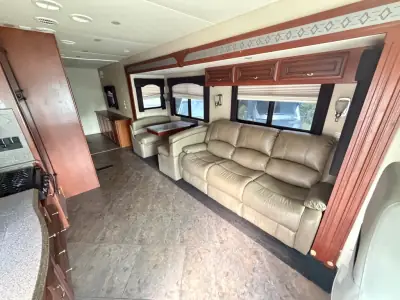 2013 Newmar CANYON STAR 3920 photo 9