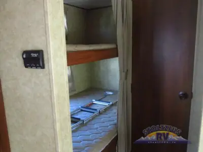 2013 Forest River Avenger 28BHS photo 6