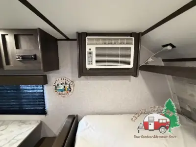 2021 Dutchmen Coleman Lantern LT Series 17B photo 24