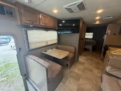 2018 Thor Motor Coach WINDSPORT 29M photo 9