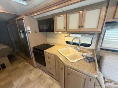 2018 Thor Motor Coach WINDSPORT 29M photo 16