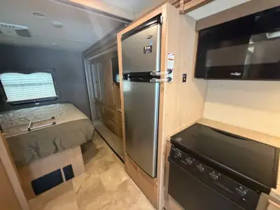 2018 Thor Motor Coach WINDSPORT 29M photo 17