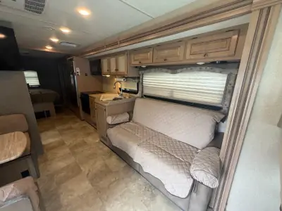 2018 Thor Motor Coach WINDSPORT 29M photo 8
