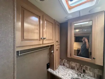 2018 Thor Motor Coach WINDSPORT 29M photo 21