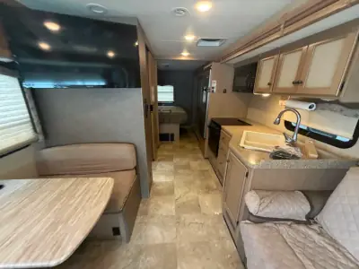 2018 Thor Motor Coach WINDSPORT 29M photo 15