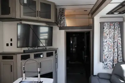 2020 Keystone RAPTOR 429 photo 9