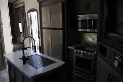 2020 Keystone RAPTOR 429 photo 11