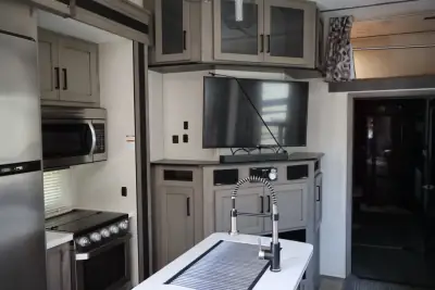 2020 Keystone RAPTOR 429 photo 8