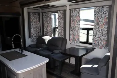 2020 Keystone RAPTOR 429 photo 6