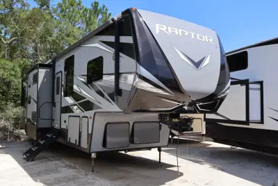 2020 Keystone RAPTOR 429 photo 2