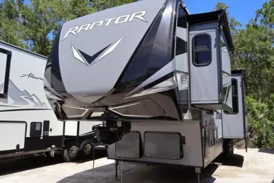 2020 Keystone RAPTOR 429 photo 3