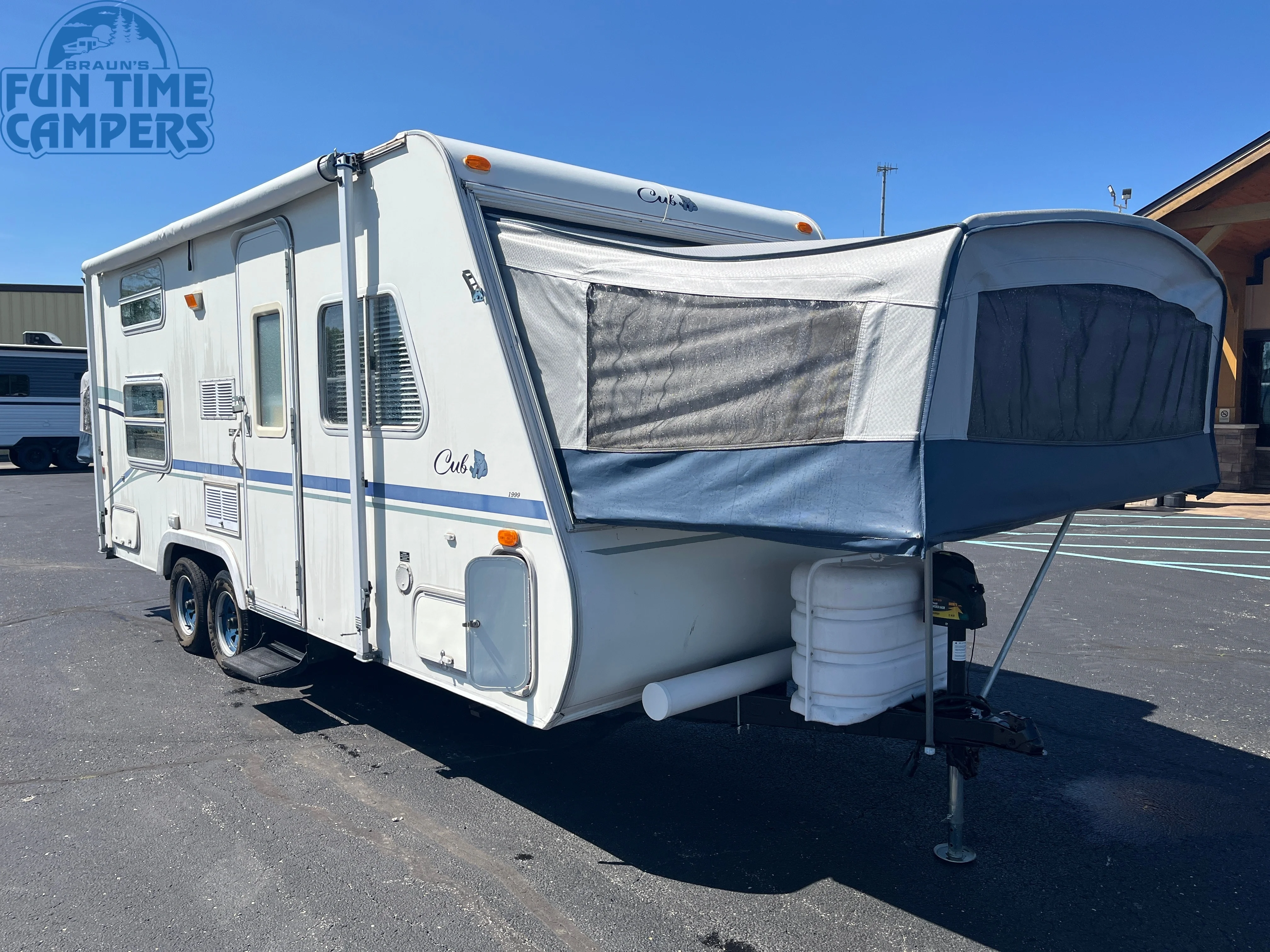 1999 Dutchmen AEROLITE CUB 21F exterior