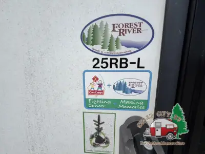2025 Forest River Cherokee Alpha Wolf 25RB photo 16