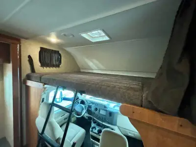2017 Winnebago Spirit 31D photo 7