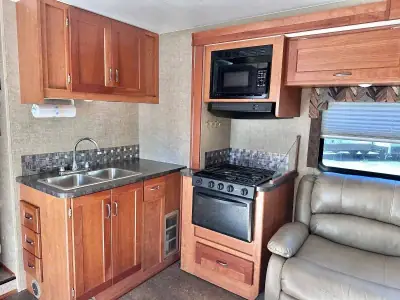 2017 Winnebago Spirit 31D photo 19