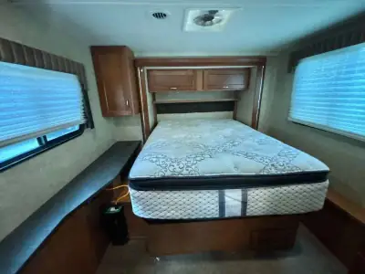 2017 Winnebago Spirit 31D photo 13