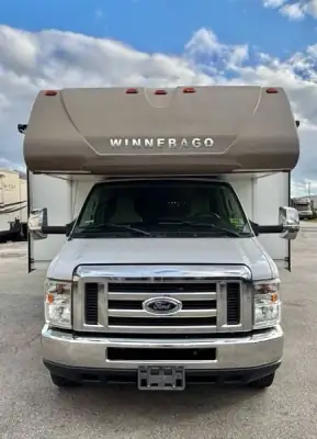 2017 Winnebago Spirit 31D photo 2