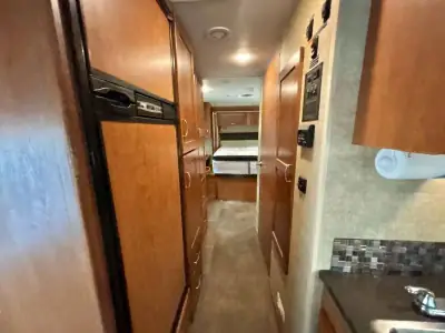 2017 Winnebago Spirit 31D photo 18