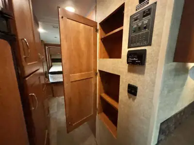 2017 Winnebago Spirit 31D photo 4