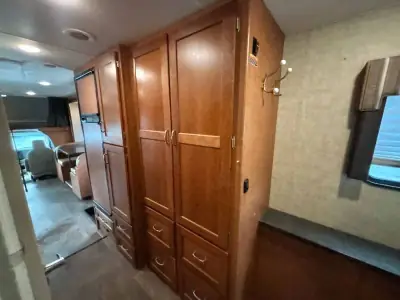 2017 Winnebago Spirit 31D photo 23