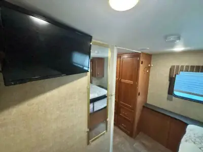 2017 Winnebago Spirit 31D photo 11