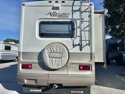 2005 Tiffin Motorhomes Allegro 31DA Ford photo 2