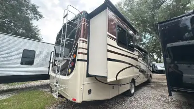 2014 Fleetwood Southwind 34A photo 6