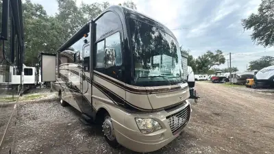 2014 Fleetwood Southwind 34A photo 2