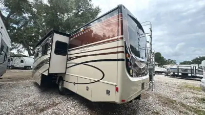 2014 Fleetwood Southwind 34A photo 4