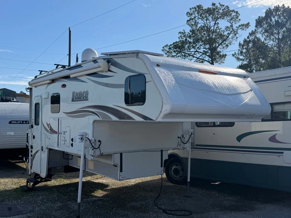 2018 Lance LANCE 1172 exterior