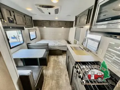 2020 Shasta Rvs Shasta 18BH photo 14