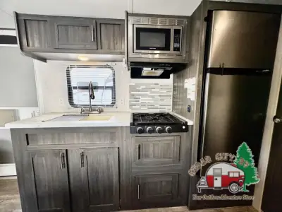 2020 Shasta Rvs Shasta 18BH photo 15