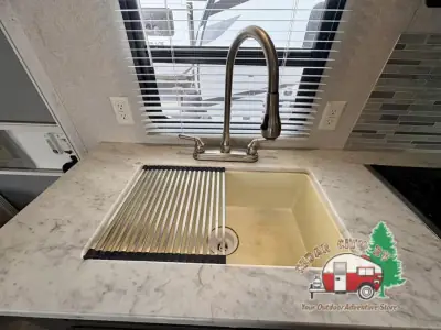 2020 Shasta Rvs Shasta 18BH photo 16