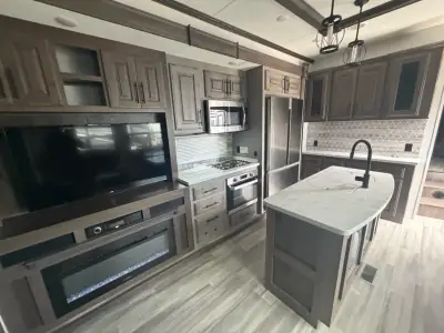 2021 Heartland BIGHORN 3375SS photo 9