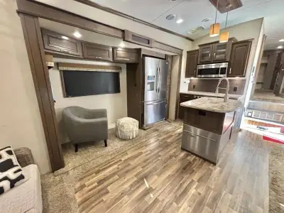 2016 Evergreen Bay Hill Fifth Wheel 295RL photo 12