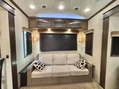 2016 Evergreen Bay Hill Fifth Wheel 295RL photo 16