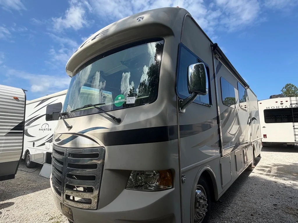 2015 Thor Motor Coach ACE A.C.E. 30 1 30.1 exterior