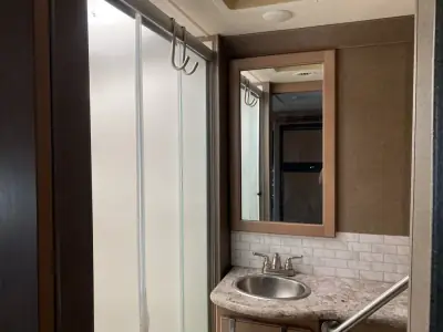 2017 Thor CHATEAU 31Y photo 19