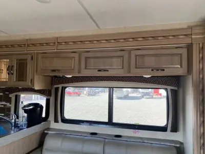 2017 Thor CHATEAU 31Y photo 15