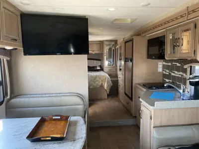 2017 Thor CHATEAU 31Y photo 9