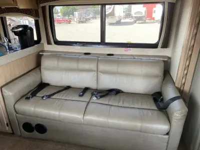 2017 Thor CHATEAU 31Y photo 14