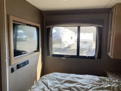 2017 Thor CHATEAU 31Y photo 24