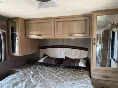 2017 Thor CHATEAU 31Y photo 22