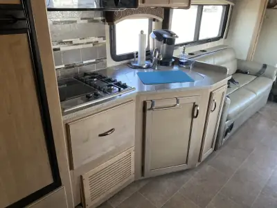 2017 Thor CHATEAU 31Y photo 11