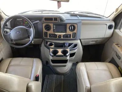 2017 Thor CHATEAU 31Y photo 25