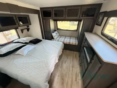 2026 Venture SportTrek Touring Edition STT343VIB photo 9