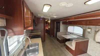 2009 Fleetwood Bounder 35H Ford photo 11
