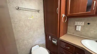 2009 Fleetwood Bounder 35H Ford photo 16