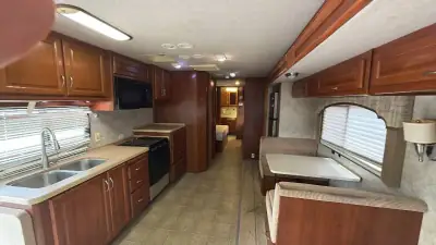 2009 Fleetwood Bounder 35H Ford photo 12